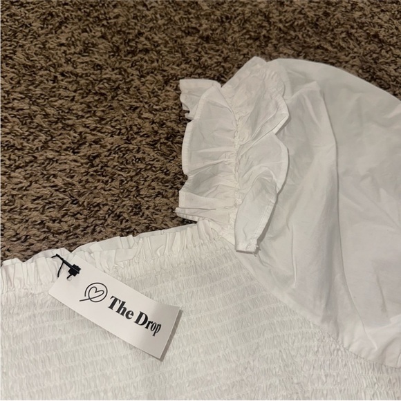 Chic White Ruffled Blouse - Picture 4 of 6